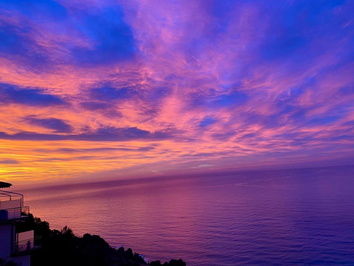 Kiss Of Sea - Balzi Rossi & Baia Beniamin Apartment Ventimiglia Exterior photo